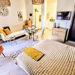Superior With Terrace In 4star Life Апартамент Банско