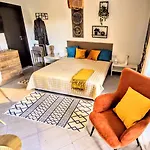 Superior With Terrace In 4star Life Апартамент