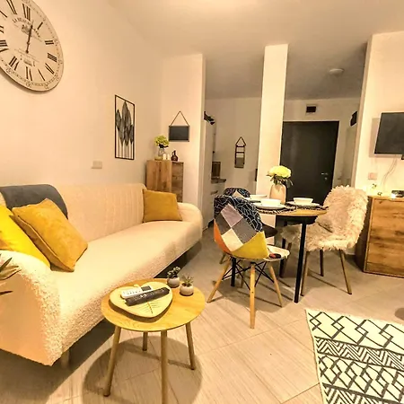 Апартамент Superior With Terrace In 4star Life